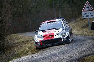 Evans profite de la crevaison d'Ogier pour passer en tête