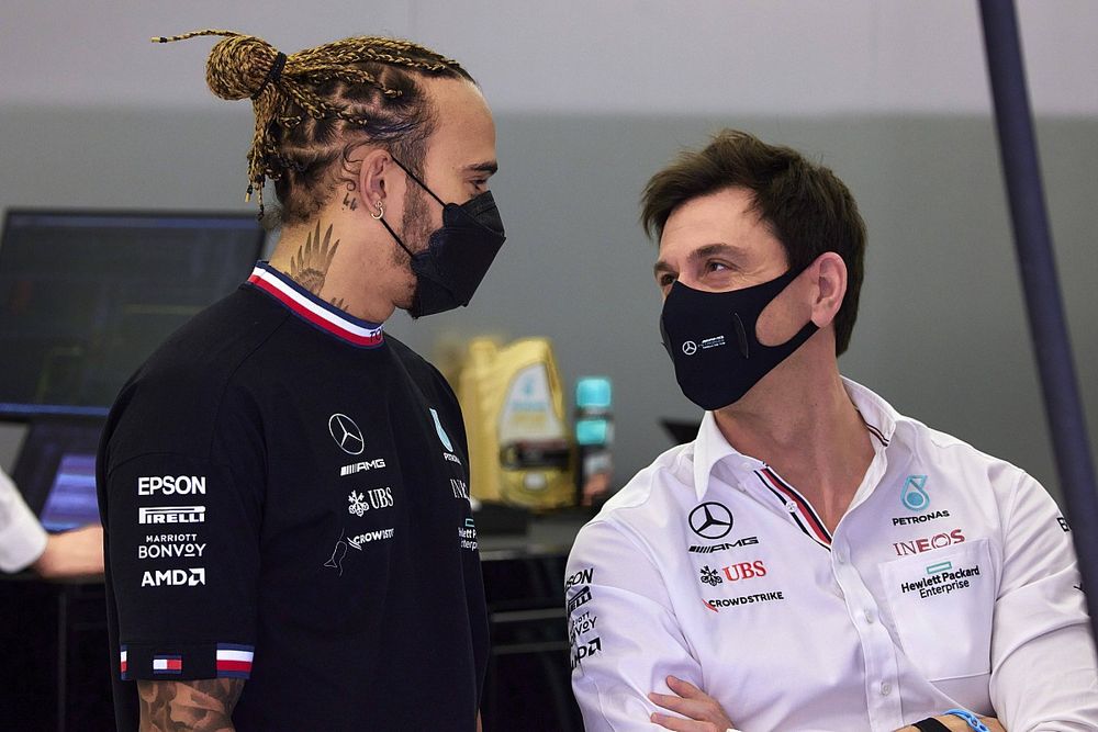 Lewis Hamilton, Mercedes and Toto Wolff, Executive Director (Business), Mercedes AMG 