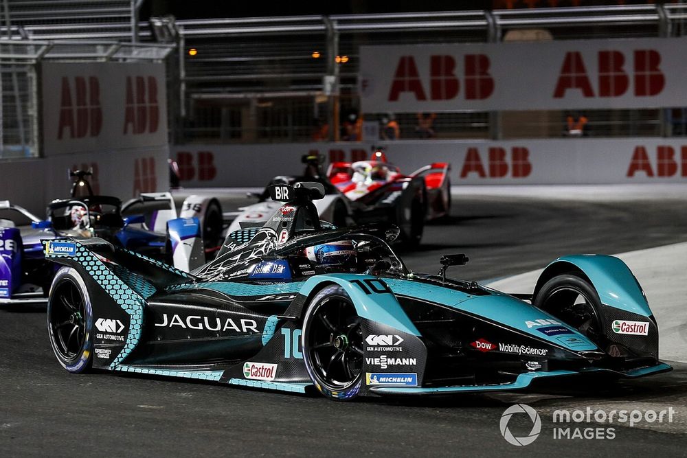 Sam Bird vince il secondo Diriyah E-Prix con la bandiera rossa