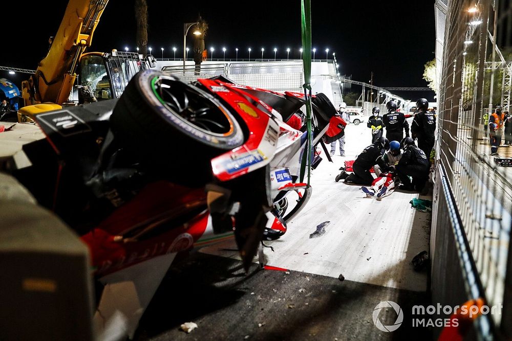 Alex Lynn, Mahindra Racing, M7Electro pris en charge par les services de secours après son accident