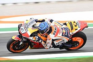 Marquez ontsnapt aan blessure na crash in kwalificatie Valencia