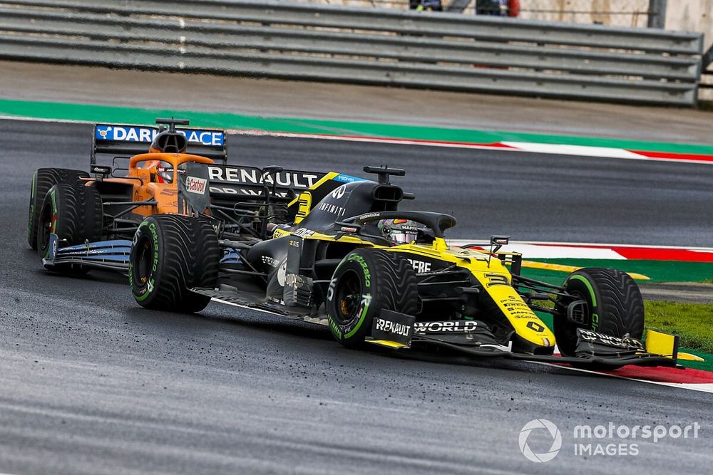 Daniel Ricciardo, Renault F1 Team R.S.20, Carlos Sainz Jr., McLaren MCL35