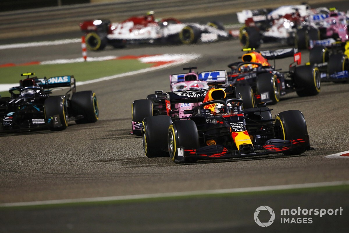 Verstappen: "Hız olarak Mercedes'in gerisindeyiz ve fırsatlarımızı değerlendirmeliyiz"
