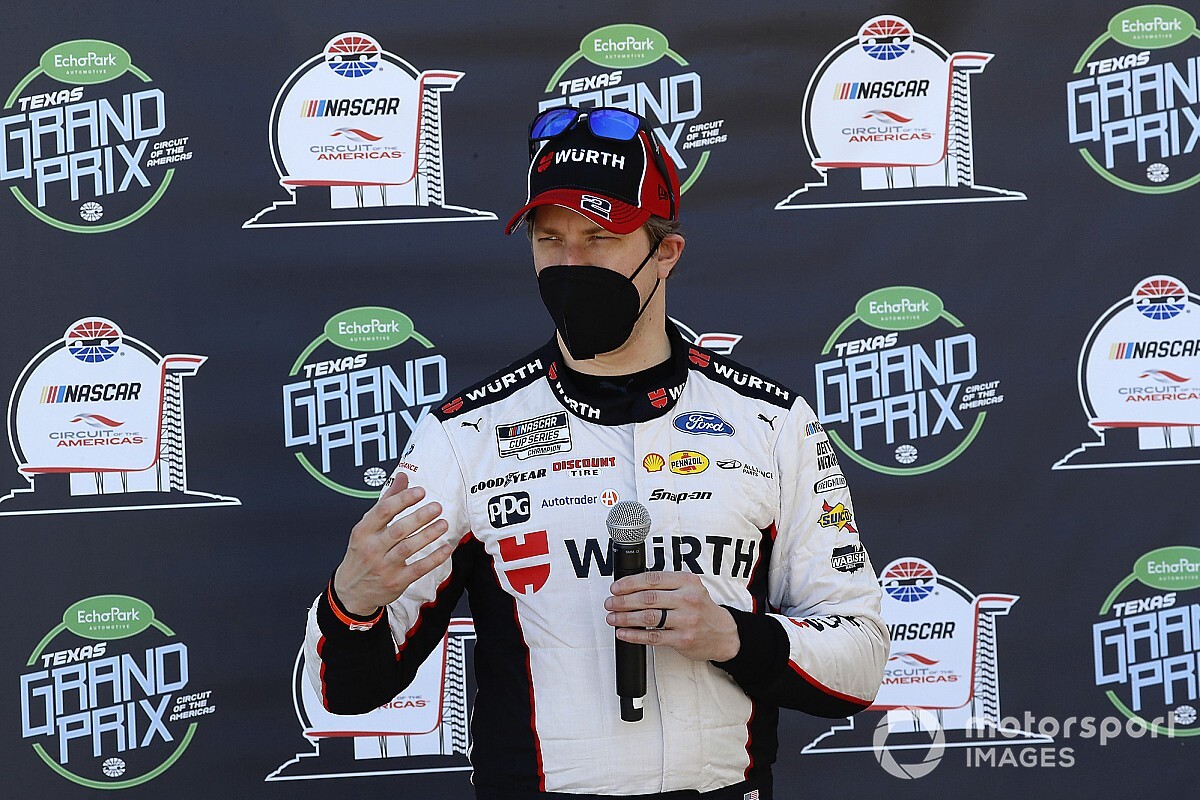 Keselowski na pole position