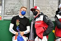 La ilusi&oacute;n de Mick Schumacher de competir contra Raikkonen y la idea de Kimi