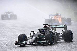 Hamilton, iki tur süren Belçika GP'sinin ardından taraftarların paralarını geri almalarını umuyor