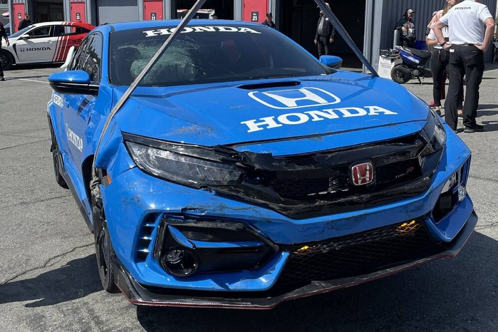 Utcai autót tört Romain Grosjean