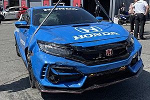 Utcai autót tört Romain Grosjean