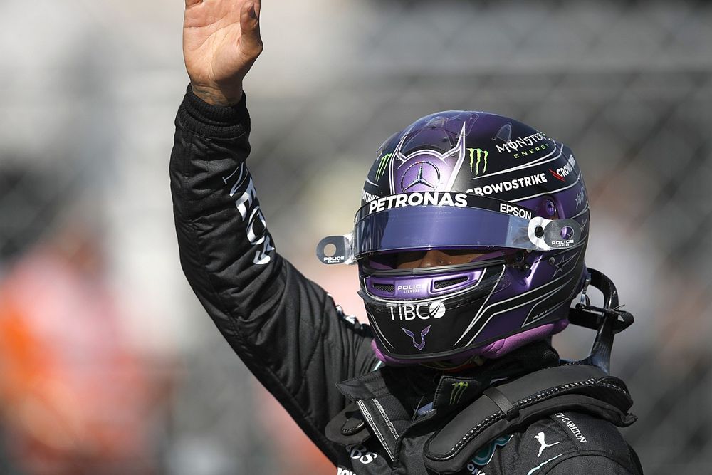 Polesitter Hamilton uitgefloten in Hongarije: “Dit sterkt mij alleen maar”
