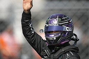 Polesitter Hamilton uitgefloten in Hongarije: “Dit sterkt mij alleen maar”