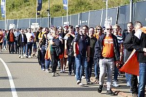Drukte in Zandvoort "schuurt" volgens minister De Jonge