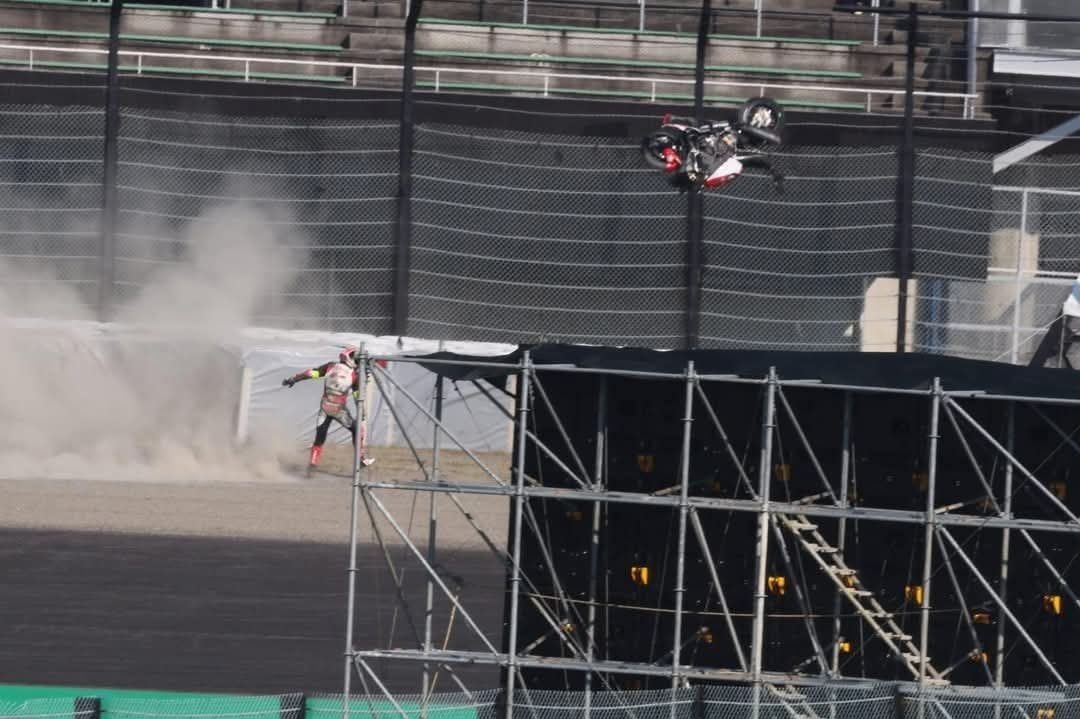 VÍDEO: Jack Miller cai e moto 'voa alto' nas 8 Horas de Suzuka