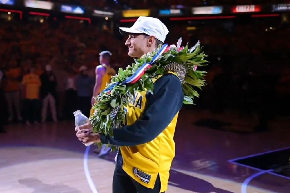 Alex Palou, homenaje Indiana Pacers