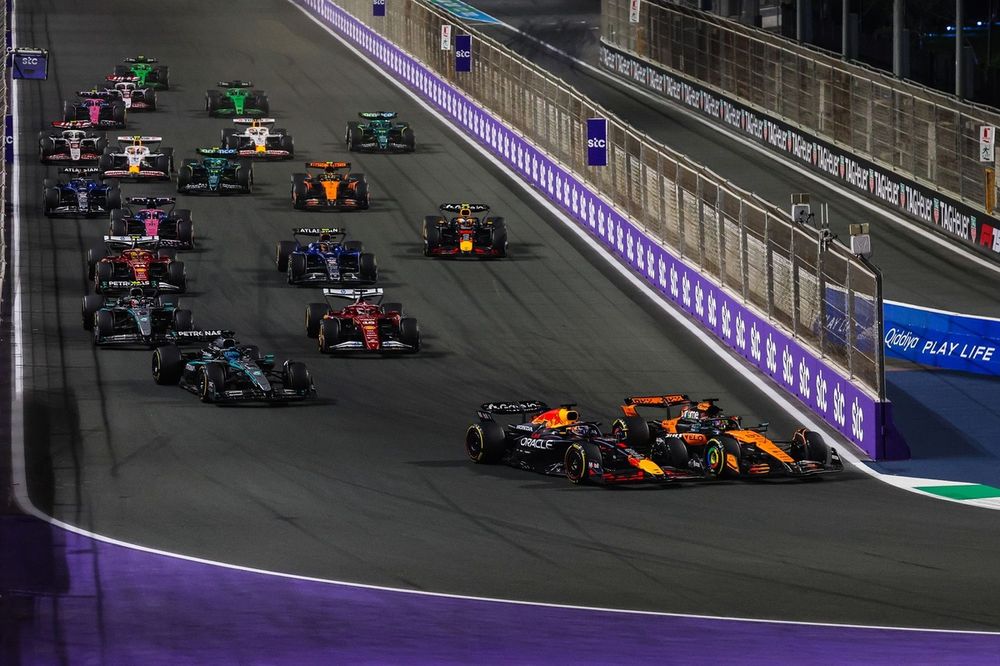 Max Verstappen, Red Bull Racing, Oscar Piastri, McLaren