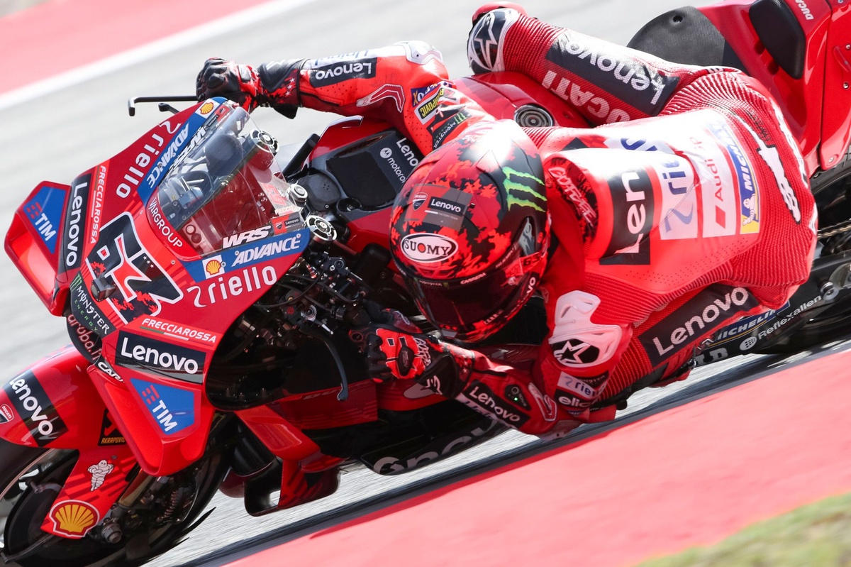 MotoGP | Bagnaia: "Spingo forte per girare come i collaudatori, c'è qualcosa da capire"