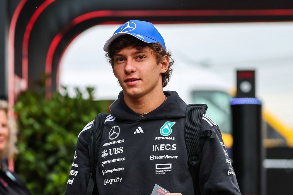 Kimi Antonelli Responde a los Comentarios de "Hype" de Helmut Marko en Medio de la Presión en Mercedes