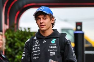 F1: Antonelli responde comentários de Marko sobre "pressão" na Mercedes