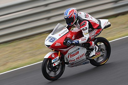 Moto3, Le Mans, Libere 2: Ogura al top in una sessione piena di cadute