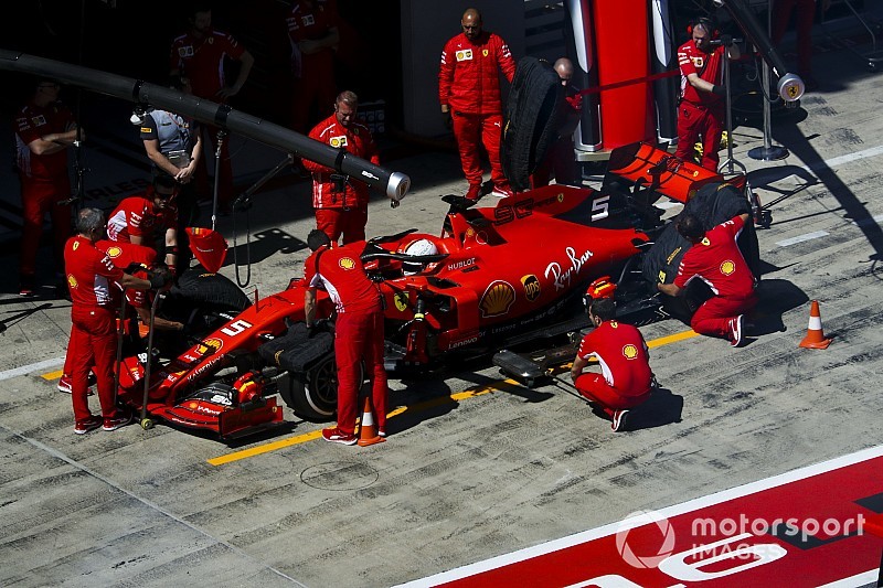 Videón a Ferrari nagy kapkodása Vettel kiállásánál
