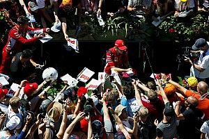 Vettel „bedarálná” a Mercedest és ott lenne Leclerc mögött