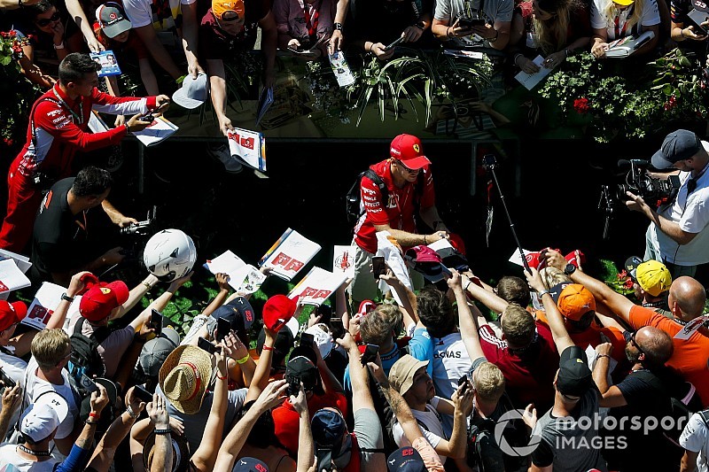 Vettel „bedarálná” a Mercedest és ott lenne Leclerc mögött