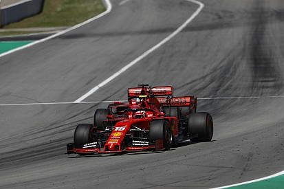 Vettel és a vasárnap képekben Barcelonából: még a dobogón sem...