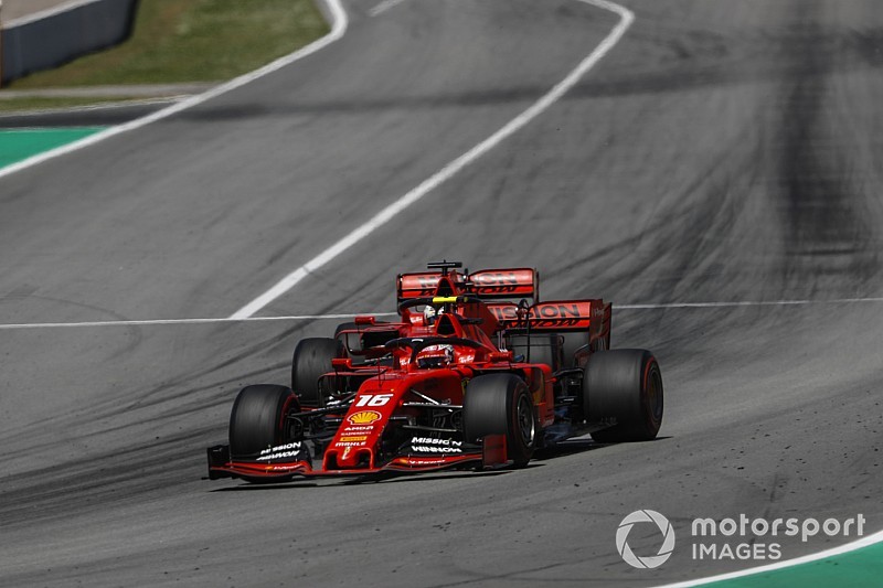 Vettel és a vasárnap képekben Barcelonából: még a dobogón sem...