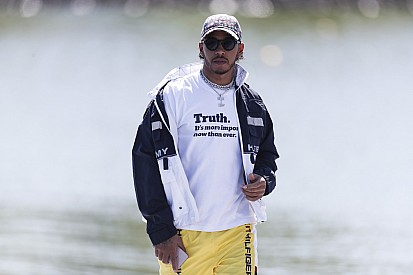 Megérkeztek az F1-es pilóták Kanadába: Hamilton egészen laza