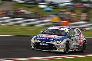 Snetterton BTCC: Ingram scores maiden pole for new Toyota