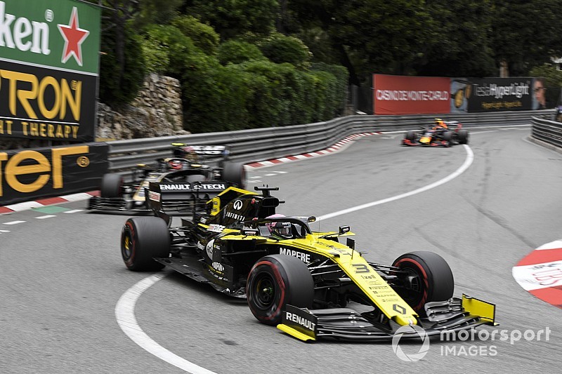 Ricciardo: Renault, strateji hatasını çözmek zorunda