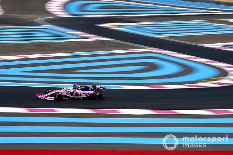 В FIA готовы использовать больше указательных столбиков в местах вылета с трасс