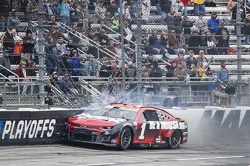 【動画】チャスティン、”ミニ四駆”アタックで怒涛の5台抜き!|NASCARカップ・プレイオフ2022