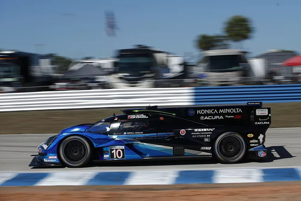 #10 Wayne Taylor Racing, Acura ARX-06, GTP: Ricky Taylor, Filipe Albuquerque, Louis Deletraz