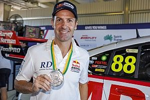 Whincup wins the 2021 Barry Sheene Medal
