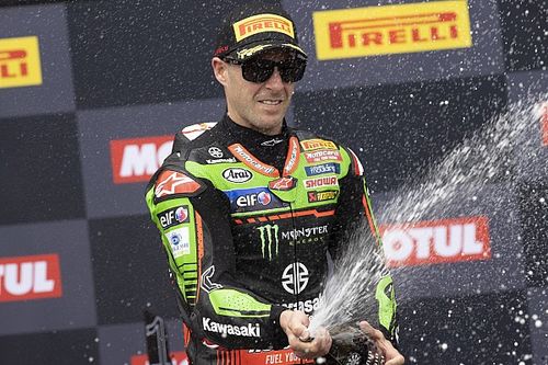 Rea deja a Bautista sin la victoria en la última vuelta en Estoril