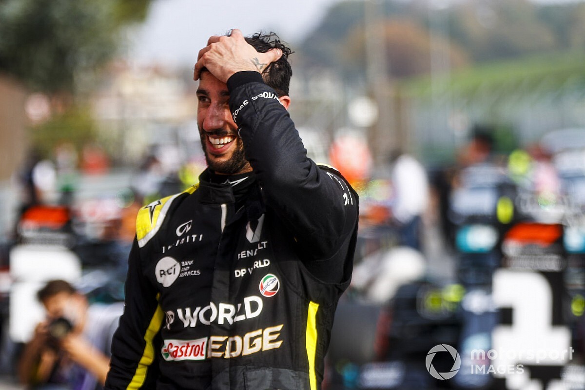 Diretor da Renault exalta "dom de motivar equipe" de Ricciardo