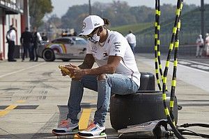 Button: "Bu Hamilton benim tanıdığım pilot değil"