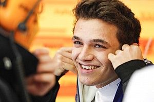 Norris: ha Leclerc vezetne az Eau Rouge-ban, az egyenes végére akkor is utolsó lenne