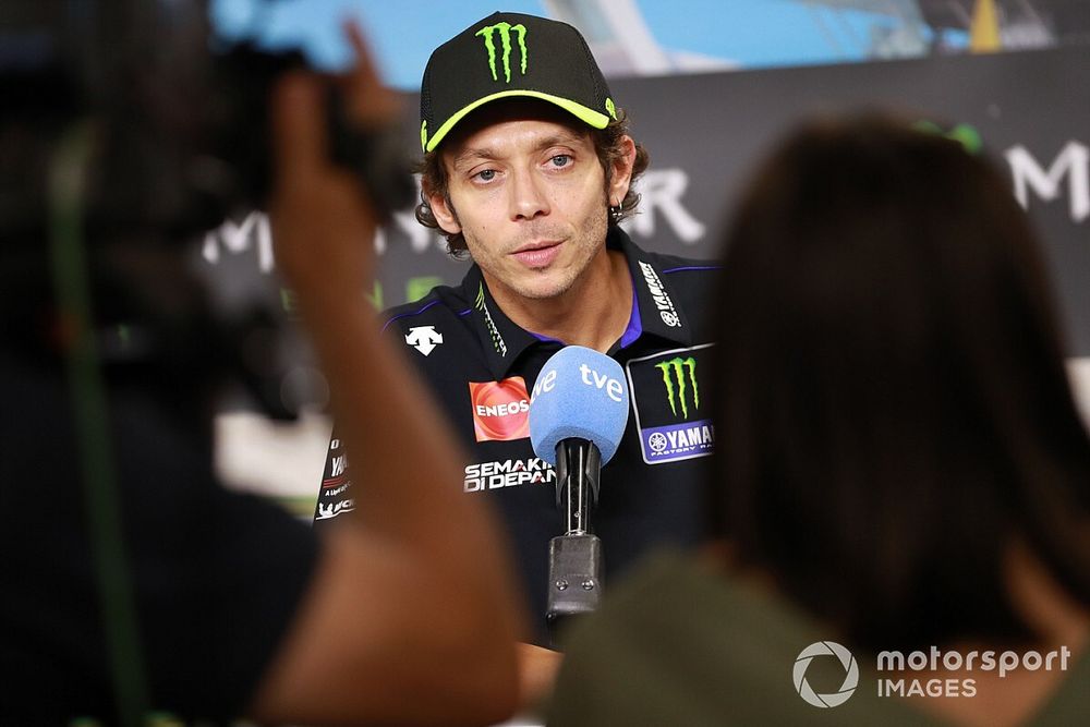Росси подписал контракт с Petronas Yamaha и увел с собой трех сотрудников