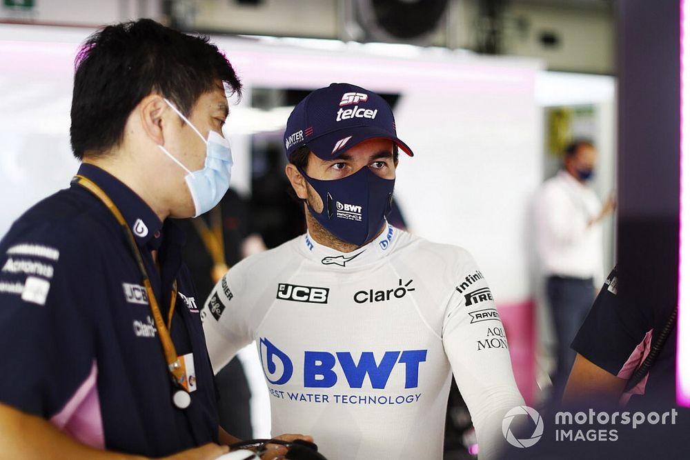 Sergio Perez, Racing Point, in de garage