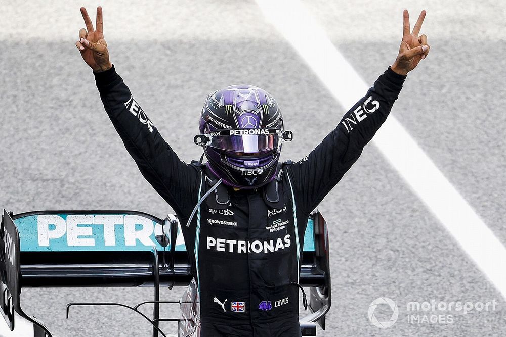 Il vincitore Lewis Hamilton, Mercedes nel parc ferme