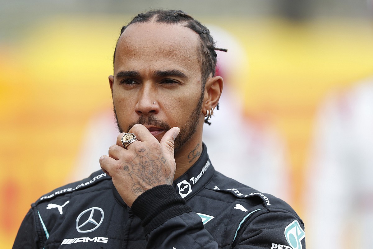 Hamilton: "Al principio teníamos coche para luchar y era genial"
