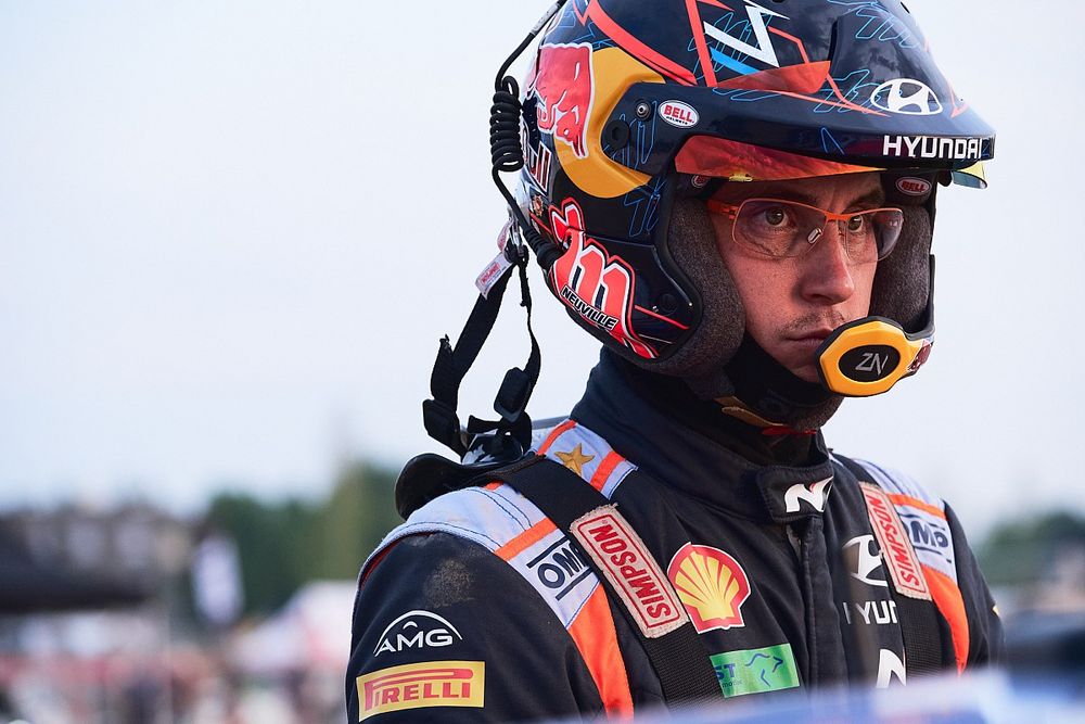 Neuville ucieka Ogierowi
