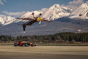 VIDEO: F1-team Red Bull voert unieke stunt uit met vliegtuig