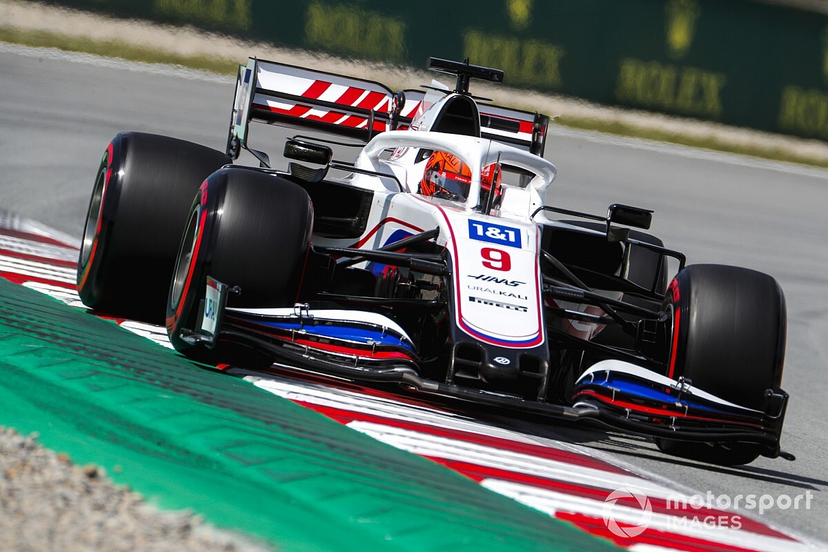 Haas pilotları yeni egzoza geçti