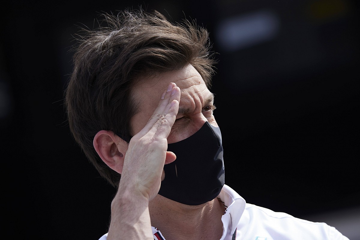 Wolff: "15 persone e una sede non fanno una power unit vincente"