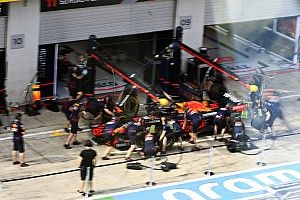 Marko: "Pit stopların yavaşlatılmasını Mercedes istedi"