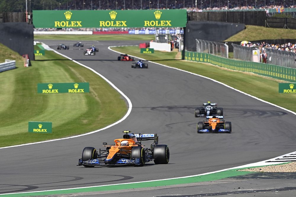 Босс McLaren предостерег Ф1 от увлечения спринтами