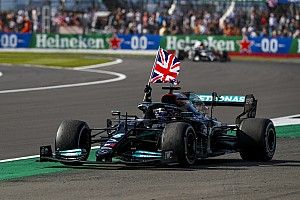 Videó: Verstappen és Hamilton ütközése a 2021-es Brit Nagydíjról