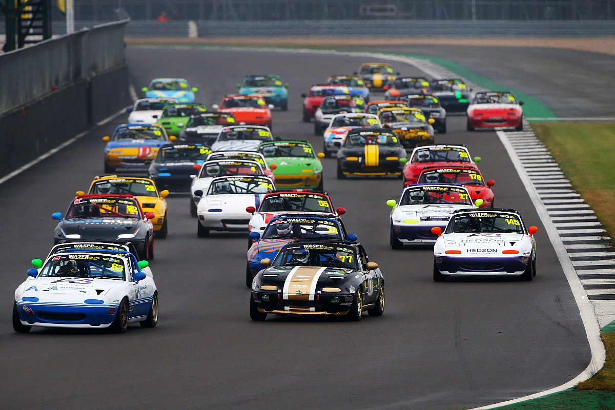 Frenetic Mazda and Formula Ford battles on weekend of national action